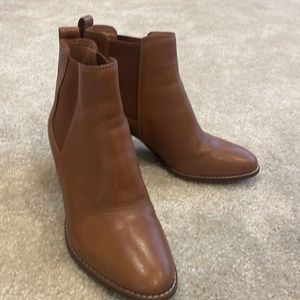 Madewell camel 🐪 booties in EUC leather upper, perfect heel and soles